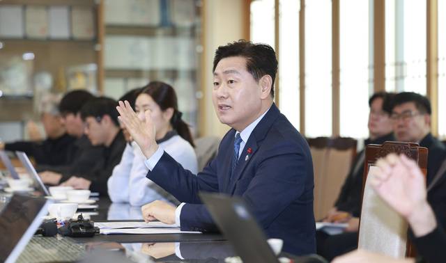 김관영 전북도지사가 22일 도청에서 열린 기자간담회에서 발언하고 있다./전북도