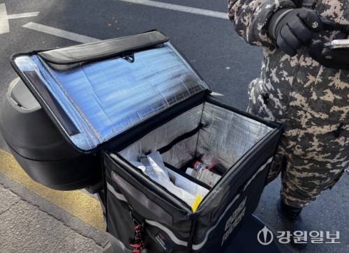 ◇한파에도 끄떡없는 라이더의 보온 배달가방. 사진=장소진기자