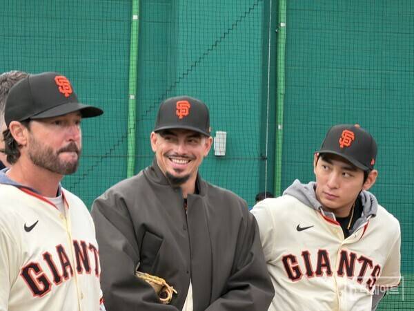 비텔로 감독과 아다메스, 이정후(사진=더게이트 배지헌 기자)