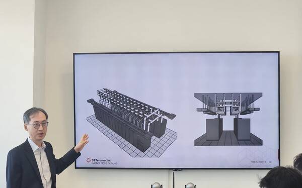 양재석 STT GDC 코리아 운영센터장이 '직접 칩 냉각' 기술에 대해 설명하고 있다. [출처=진운용 기자]