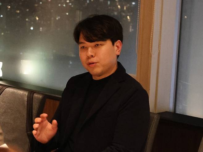 이세영 뤼튼테크놀로지스 대표가 지난 20일 도쿄 시부야 인근에서 기자들과 만나 사업 계획을 설명하고 있다. /사진=뤼튼테크놀로지스