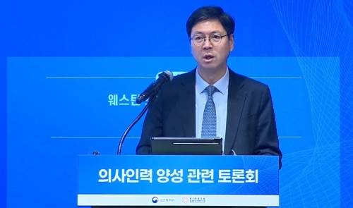 신현웅 한국보건사회연구원 보건의료정책연구실장이 22일 서울 웨스틴 조선서 열린 의사인력 양성 토론회서 발언하고 있다.