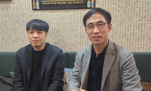 &nbsp;엠시스텍 김명환 대표(좌측)와 숨메디텍 이병설 대표(우측)는 21일 기자간담회에서 'ROI'와&nbsp;'ROILite'프로그램에&nbsp; AI를 적용해 의료기관 진료비 삭감 제로를 실현 할 수 있게 됐다고 소개했다.&nbsp;&nbsp;