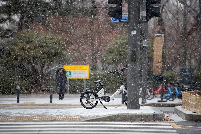 1월 21일과 22일, 북서쪽에서 몰아친 바람이 얼굴을 때렸고, 피부에 닿는 공기는 날카롭게 살을 파고들었다.&nbsp;(사진 클립아트코리아)/뉴스펭귄