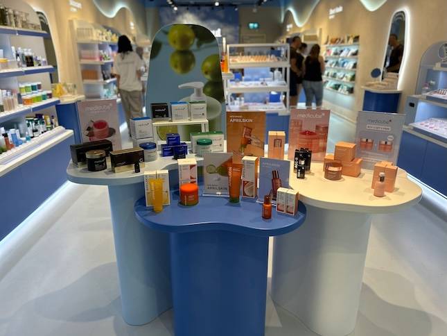 영국 맨체스터의 퓨어서울 스토어에 입점한 에이피알 제품. / 사진=에이피알