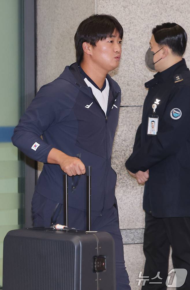 류지현 감독이 이끄는 야구대표팀의 고우석이 사이판 전지훈련을 마치고 20일 오후 인천국제공항을 통해 귀국하고 있다. 2026.1.20/뉴스1 ⓒ News1 이광호 기자