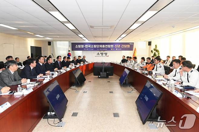 김승룡 소방청장 직무대행이 한국소방단체총연합회 신년 간담회에서 발언하고 있다.(소방청 제공)