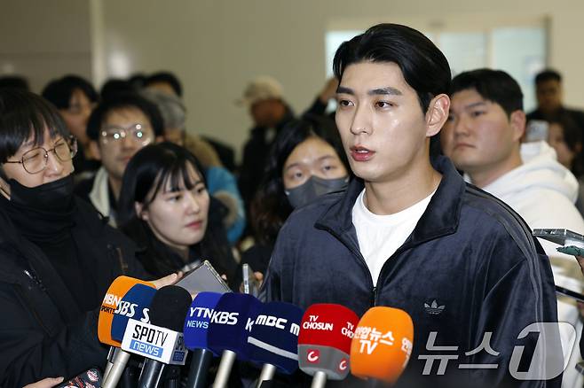 이정후, LA공항서 구금됐다가 한 시간만에 석방…서류 문제 있었다