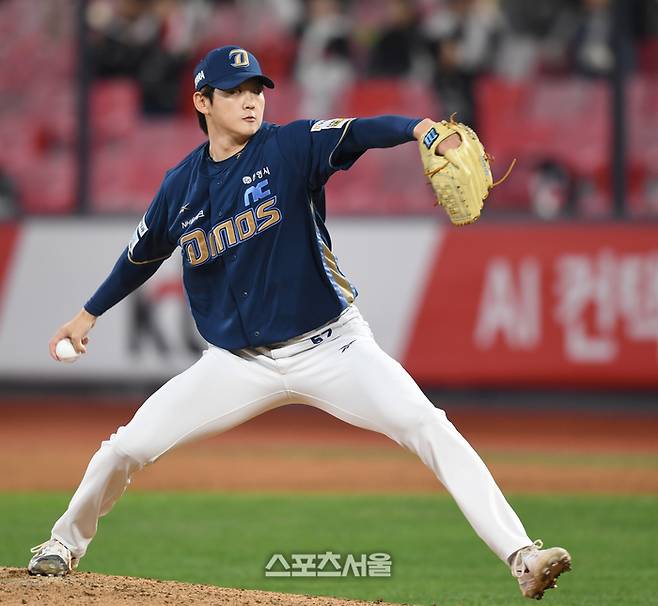 NC 투수 전사민이 9일 수원케이티위즈파크에서 열린 2025 KBO 리그 KT와 경기 8회 역투하고 있다. 수원 | 최승섭기자 thunder@sportsseoul.com