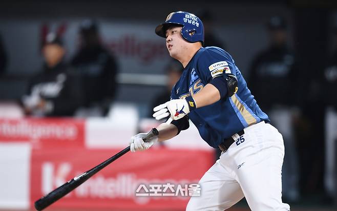 NC 김형준이 9일 수원케이티위즈파크에서 열린 2025 KBO리그 KT와 경기 2회초 무사 2루 1타점 좌중간 2루타를 치고 있다. 수원 | 최승섭기자 thunder@sportsseoul.com
