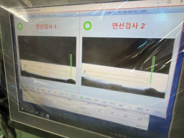 완성된 면이 규격에 맞는지 자동화 시스템이 확인하고 있다 (사진=지디넷코리아)
