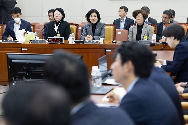 이진숙 전 방송통신위원회 위원장이 서울 여의도 국회에서 열린 과학기술방송통신위원회 제2차 전체회의에서 의원 질의에 답변하고 있다. /뉴스1