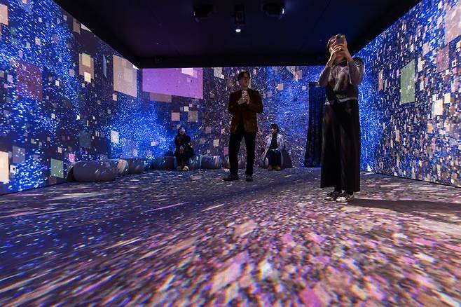 온마루 몰입형 미디어 아트 감상 공간 ‘빛의 중정’ⓒKT