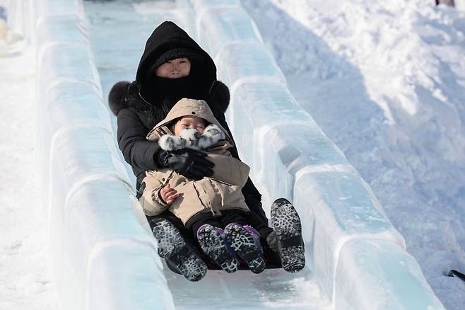 대관령눈꽃축제에서 즐길 수 있는 얼음썰매
