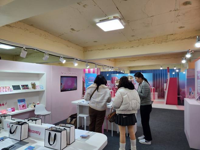 플레이 라운지와 매장을 유기적으로 연결해, 코리아그랜드세일이라는 정책 브랜드가 공간 전체에서 하나의 경험으로 인식할 수 있게 했다.