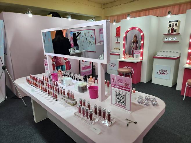 '2026 코리아그랜드세일' 행사는 외국인 관광객이 많이 찾는 지역을 중심으로 쇼핑 혜택과 함께 체험형 프로그램, 전시,&nbsp;이벤트 등을 결합해서 운영 중이다.