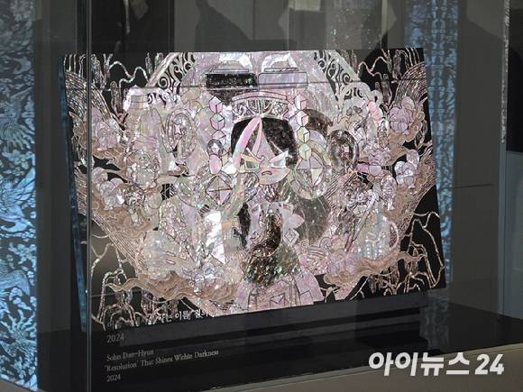 22일 서울 인사동 아라아트센터에서 '쿠키런: 킹덤 아트 콜라보 프로젝트 특별전 - 위대한 왕국의 유산' 언론공개 전시가 열리고 있다. 사진은 전시물 모습. [사진=박정민 기자]