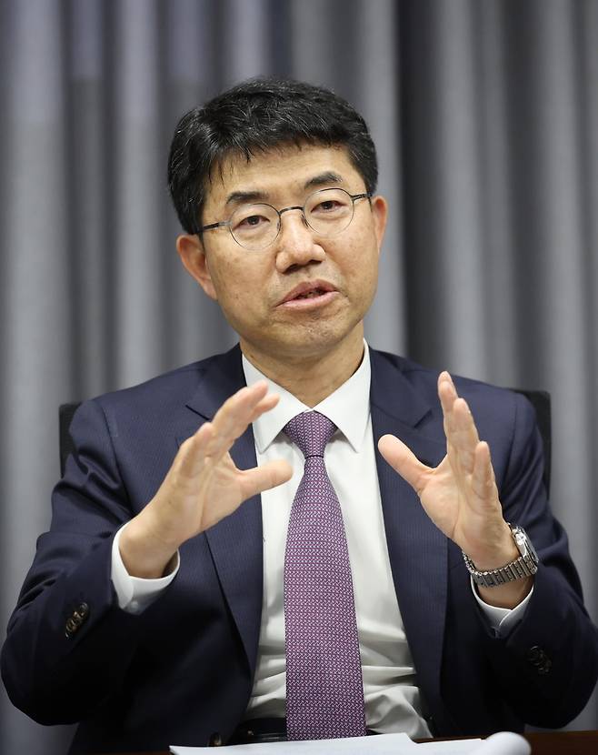 세종이 매출 4300억원을 돌파하며 업계 3위로 올라서는 대약진을 이뤄냈다. 오종한 세종 대표변호사. 사진=한국경제신문