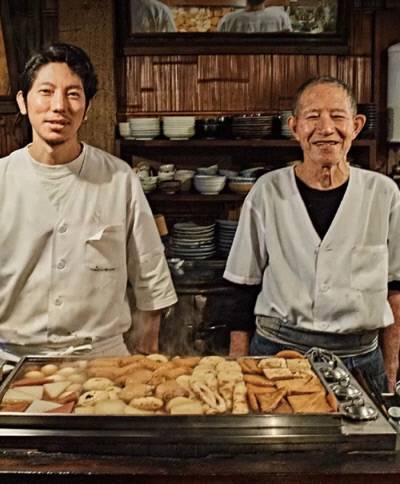 교토의 이자카야 아카가기야의 2·3대를 이어가고 있는 이토 히로토, 고키 부자. 안목 제공