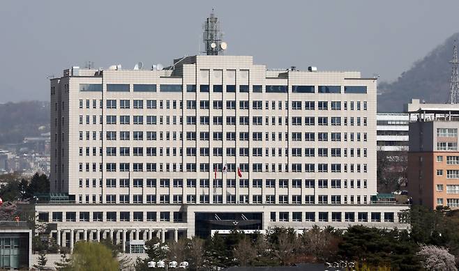 This photo shows the Ministry of National Defense complex in Yongsan District, central Seoul, on April 6, 2022. On that day, the Cabinet approved an initial 36 billion won ($24.5 million) in reserve funds to support then President-elect Yoon Suk Yeol’s plan to relocate the presidential office to the Defense Ministry compound. The complex served as the presidential office throughout the Yoon administration. [NEWS1]