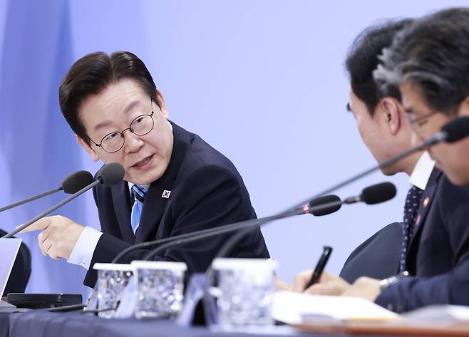 President Lee Jae Myung presides over the second Cabinet meeting of the year at the presidential office in Seoul on Jan. 20. [JOINT PRESS CORPS]