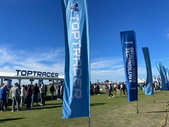 뒷바람이 부는 곳에 자리한 캘러웨이와 탑트레이서의 부스. 사진_이용욱