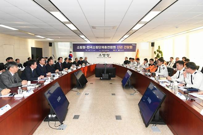 김승룡 소방청장 직무대행이 한국소방단체총연합회 신년 간담회에서 발언하고 있다 . /사진제공=소방청