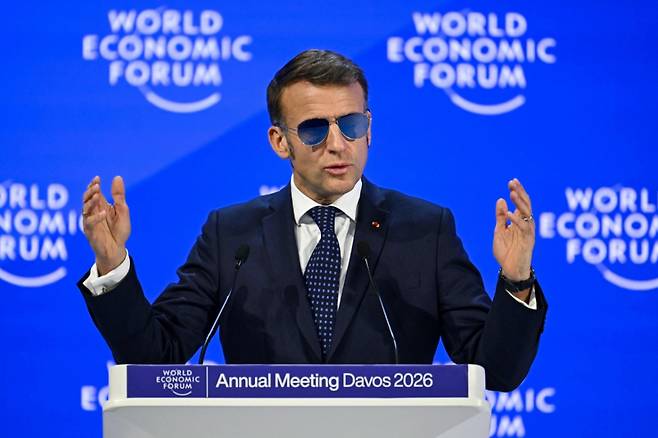에마뉘엘 마크롱 프랑스 대통령이 20일(현지시간) 스위스 다보스에서 열린 세계경제포럼(WEF)에서 연설하고 있다. /AFPBBNews=뉴스1