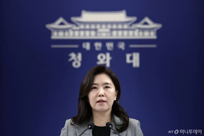 [서울=뉴시스] 최동준 기자 = 강유정 대변인이 22일 청와대에서 캄보디아 스캠 조직 피의자 송환 관련 브리핑을 하고 있다. 2026.01.22. photocdj@newsis.com /사진=최동준