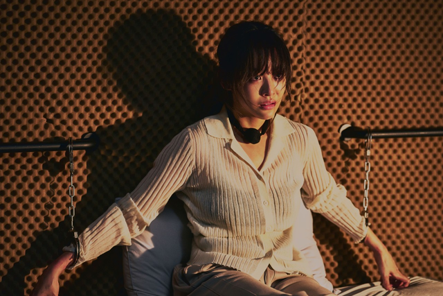 배우 차주영이 영화 ‘시스터’에서 인질로 붙잡힌 여자 소진을 연기한다. 스튜디오 산타클로스엔터테인먼트 제공