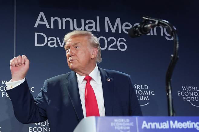 도널드 트럼프 대통령이 21일(현지시간) 스위스 다보스에서 열린 세계경제포럼 연례회의에서 세계 경제 지도자 회의 중 연설하고 있다. [AP]