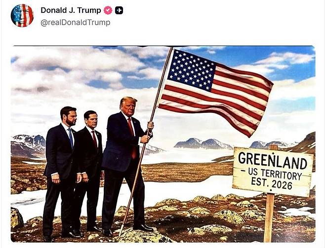 [서울=뉴시스] 도널드 트럼프 미국 대통령이 지난 20일(현지 시간) 소셜미디어 트루스소셜에 게재한 삽화. 2026년부터 그린란드가 미국령이라는 표지판이 그려져 있다. (사진=트럼프 트루스소셜 갈무리) 2026.01.22.