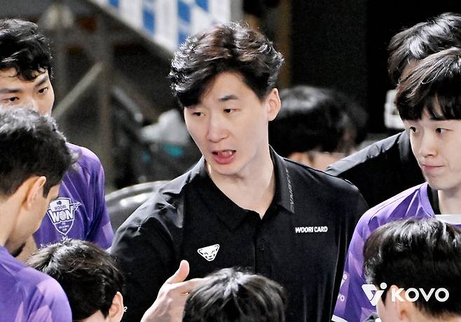 [서울=뉴시스]프로배구 우리카드 박철우 감독대행. (사진=KOVO 제공)