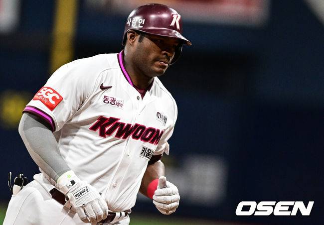 [OSEN=고척, 조은정 기자] 4회말 키움 푸이그가 김태진에 이어 백투백 홈런을 날린 뒤 베이스를 돌고 있다.  2025.05.09 /cej@osen.co.kr