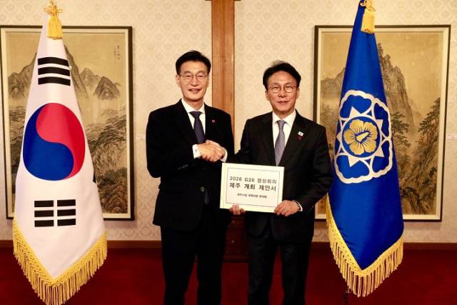 ▲ 문대림 의원이 21일 김민석 국무총리를 만나 '2028년 G20 정상회의' 제주도 개최를 공식 제안했다.ⓒ문대림 의원실