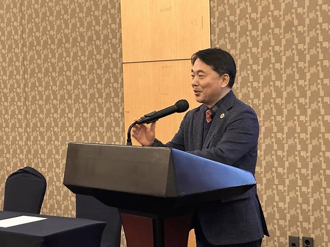 종교의 자유와 사회적 책임을 위한 포럼에서 환영사를 하는 홍윤종 한국종교협의회 회장.