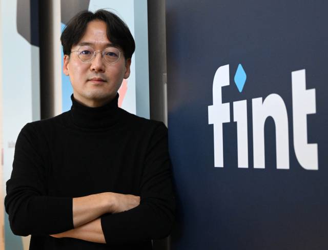 심완엽 디셈버앤컴퍼니 부대표가 서울 강남구에 위치한 본사 사무실에서 포즈를 취하고 있다. 성형주 기자