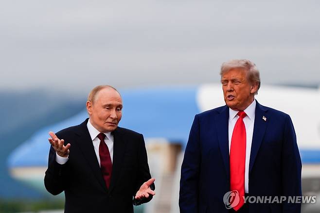 블라디미르 푸틴 러시아 대통령과 도널드 트럼프 미국 대통령 [AP 연합뉴스 자료사진. 재판매 및 DB 금지]