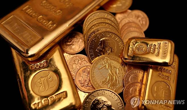 골드바와 금코인   [로이터=연합뉴스 재판매 및 DB 금지]