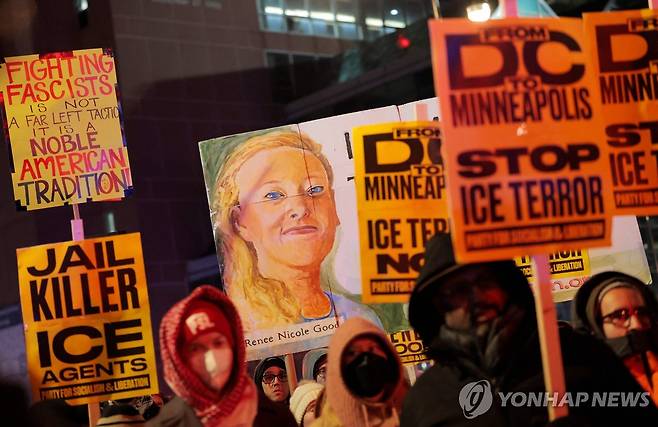 미국 이민당국의 공권력 남용을 규탄하는 시위 [AFP 연합뉴스 자료사진. 재판매 및 DB 금지]