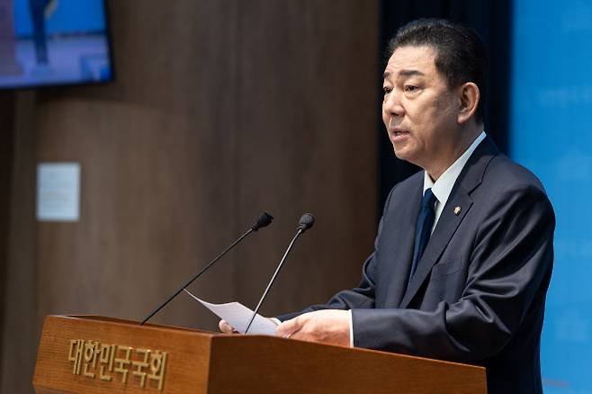 김병기 더불어민주당 의원이 19일 서울 여의도 국회 소통관에서 당 윤리심판원의 제명 결정에 대한 입장을 밝히는 기자회견을 하고 있다. (사진=뉴스1)
