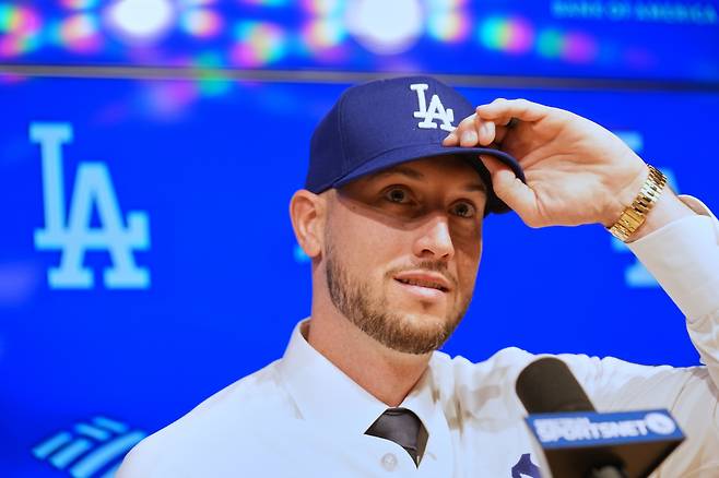 Outfielder Kyle Tucker speaks during a news conference after joining the Los Angeles Dodgers baseball team, Wednesday, Jan. 21, 2026, in Los Angeles. (AP Photo/Damian Dovarganes)







<저작권자(c) 연합뉴스, 무단 전재-재배포, AI 학습 및 활용 금지>