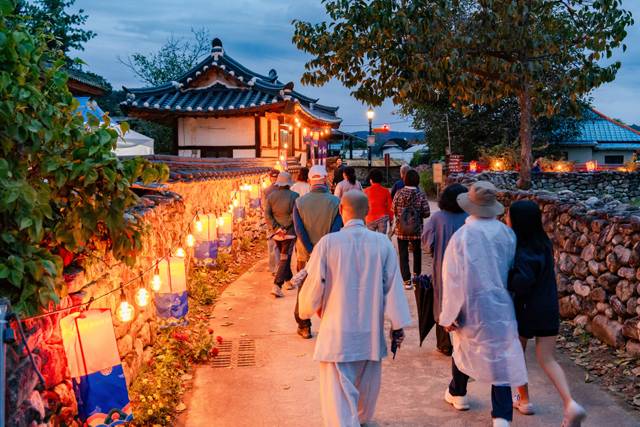 예천군이 매년 개최하는 '금당야행' 행사 모습. /예천군