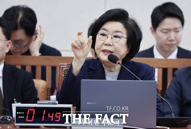 이혜훈 기획예산처 장관 후보자가 23일 국회 재정경제기획위원회 전체회의에서 열린 인사청문회에서 의원들 질의에 답하고 있다. /국회=남용희 기자