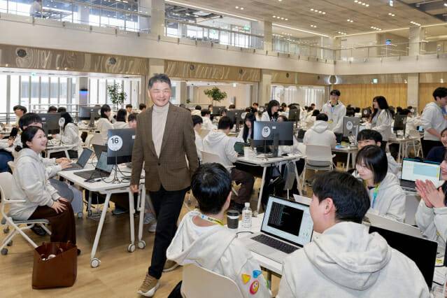 김범수 미래이니셔티브 센터장 신입 크루 현장 방문