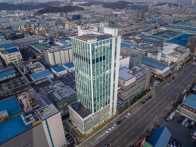 경기 안산시에 위치한 에스티팜 반월캠퍼스 이노베이션센터./에스티팜