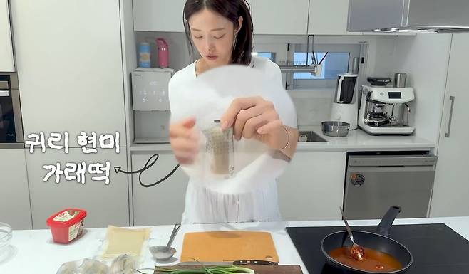 유튜브 <서하얀 Seohayan>