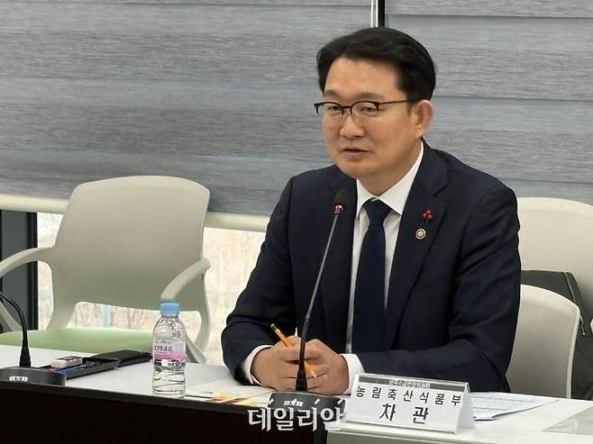 농림축산식품부가 23일 올해 첫 양곡수급안정위원회를 열고 2025년산 쌀 수급 안정 방안을 마련했다. 사진은 회의를 진행 중인 김종구 농식품부 차관 모습. ⓒ농림축산식품부