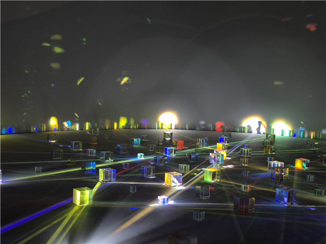 프리즘과 빛을 이용해 광학 원리를 예술적으로 체험하는 아트사이언스 전시 '빛의 파도'. 국립중앙과학관 제공