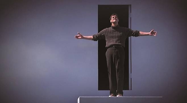 거짓 세계인 시헤이븐을 탈출해 현실로 나가는 트루먼. /사진  파라마운트 픽처스